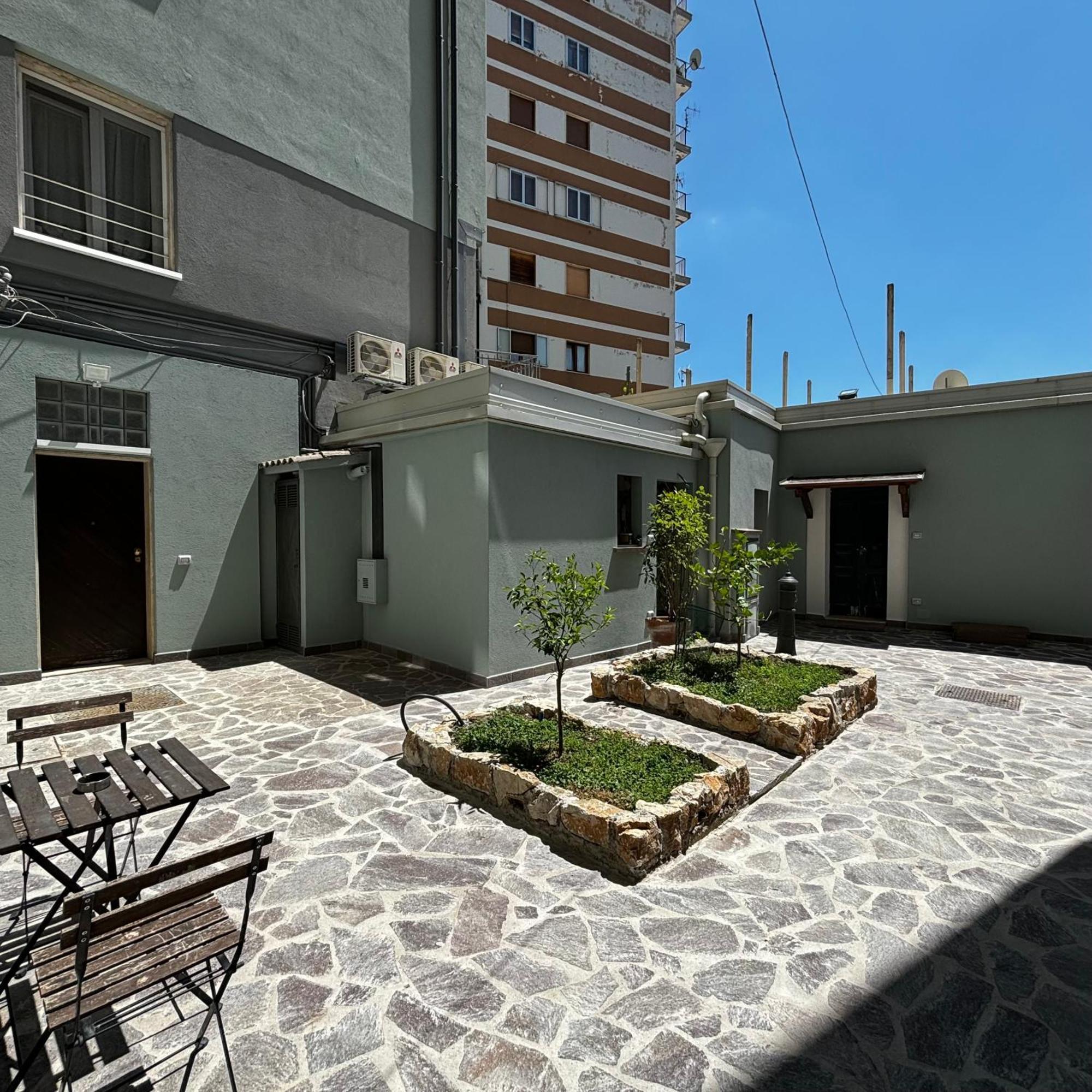 ESSENTIAL HOUSE in Centro Città con Parcheggio Privato e WIFI Potenza Exterior foto