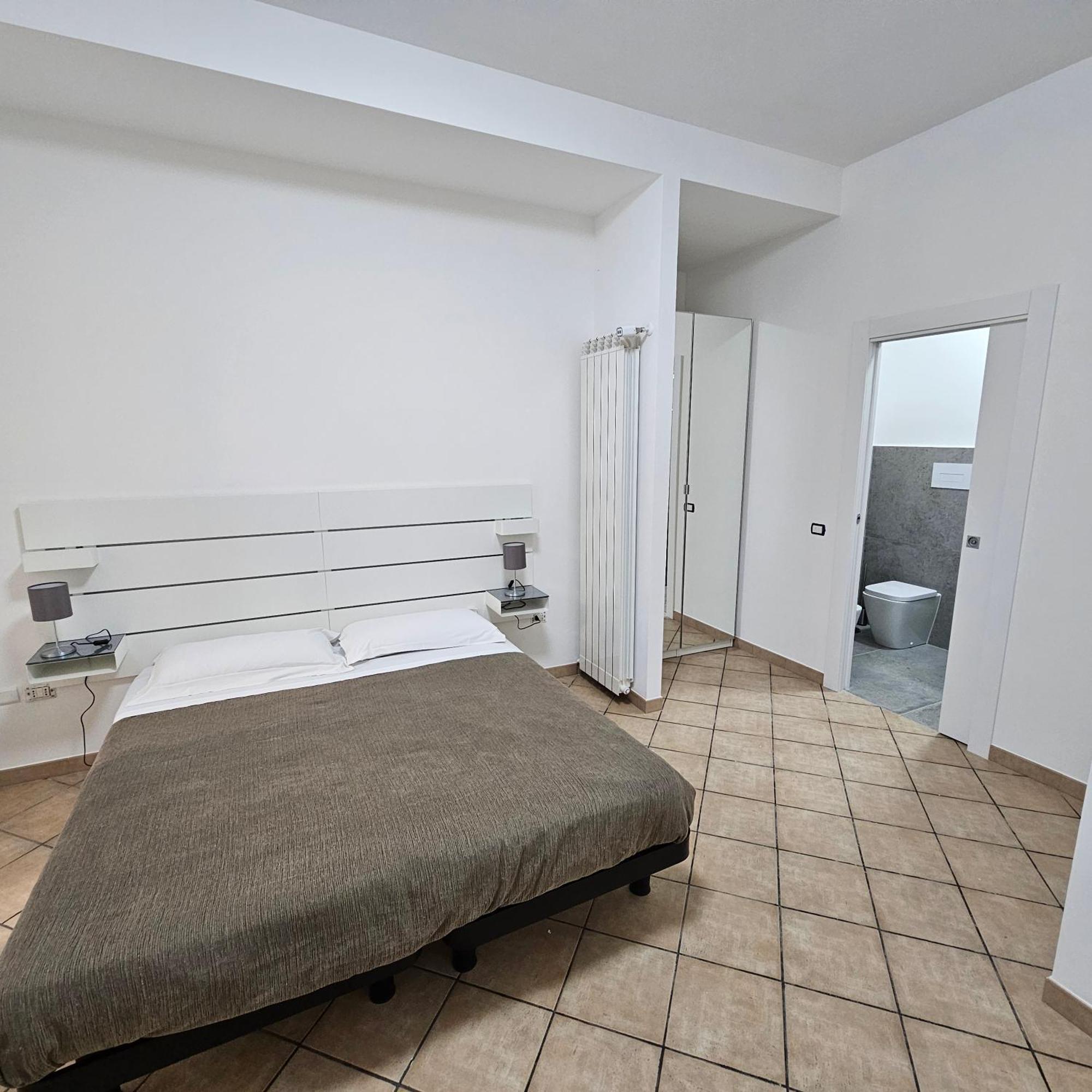 ESSENTIAL HOUSE in Centro Città con Parcheggio Privato e WIFI Potenza Quarto foto