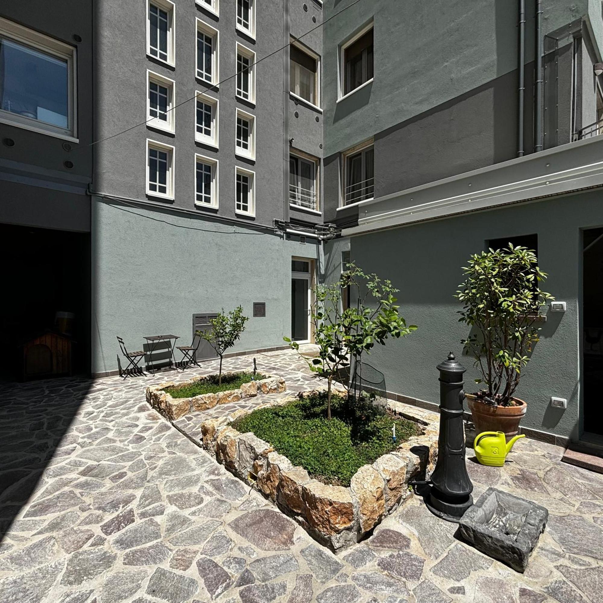 ESSENTIAL HOUSE in Centro Città con Parcheggio Privato e WIFI Potenza Exterior foto