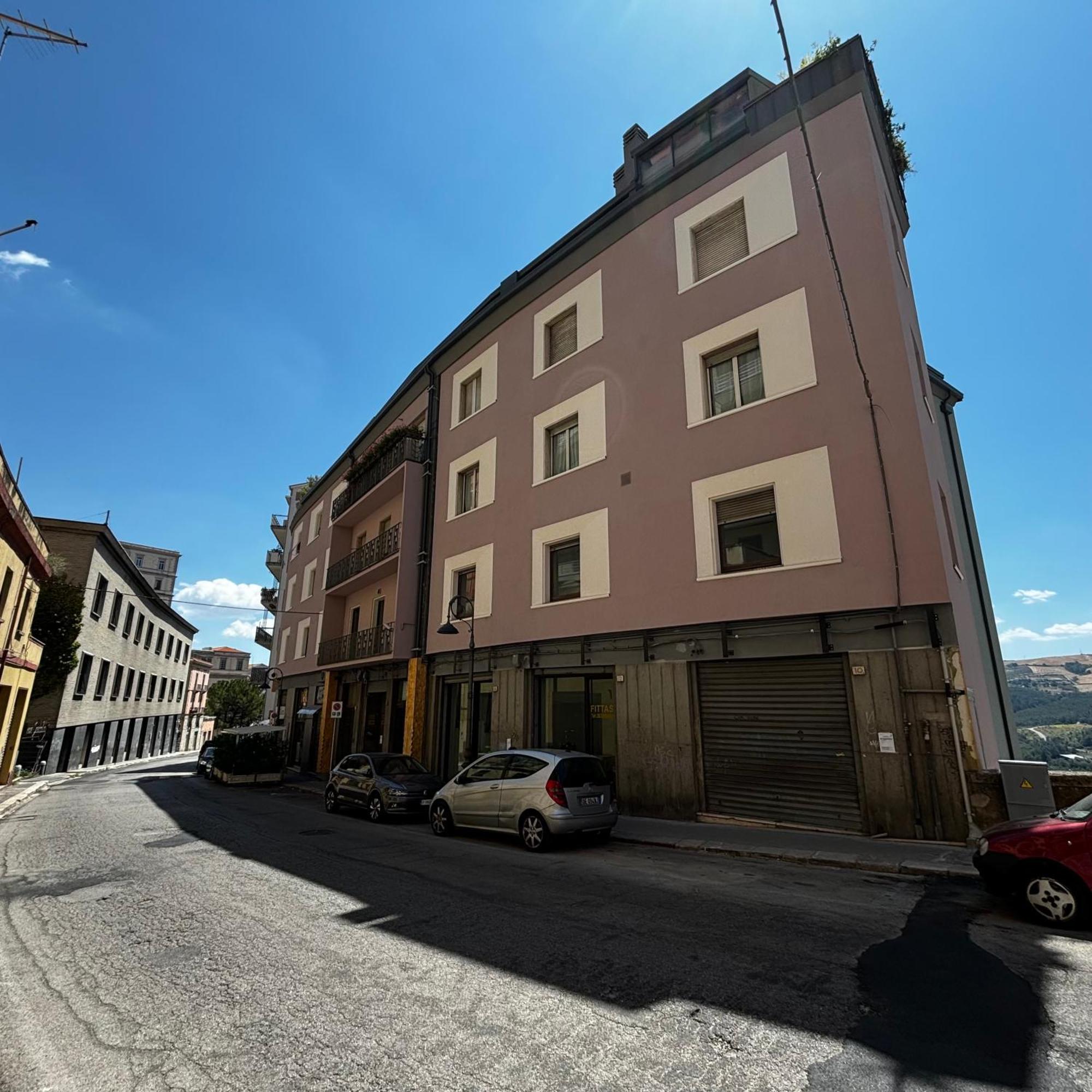 ESSENTIAL HOUSE in Centro Città con Parcheggio Privato e WIFI Potenza Exterior foto