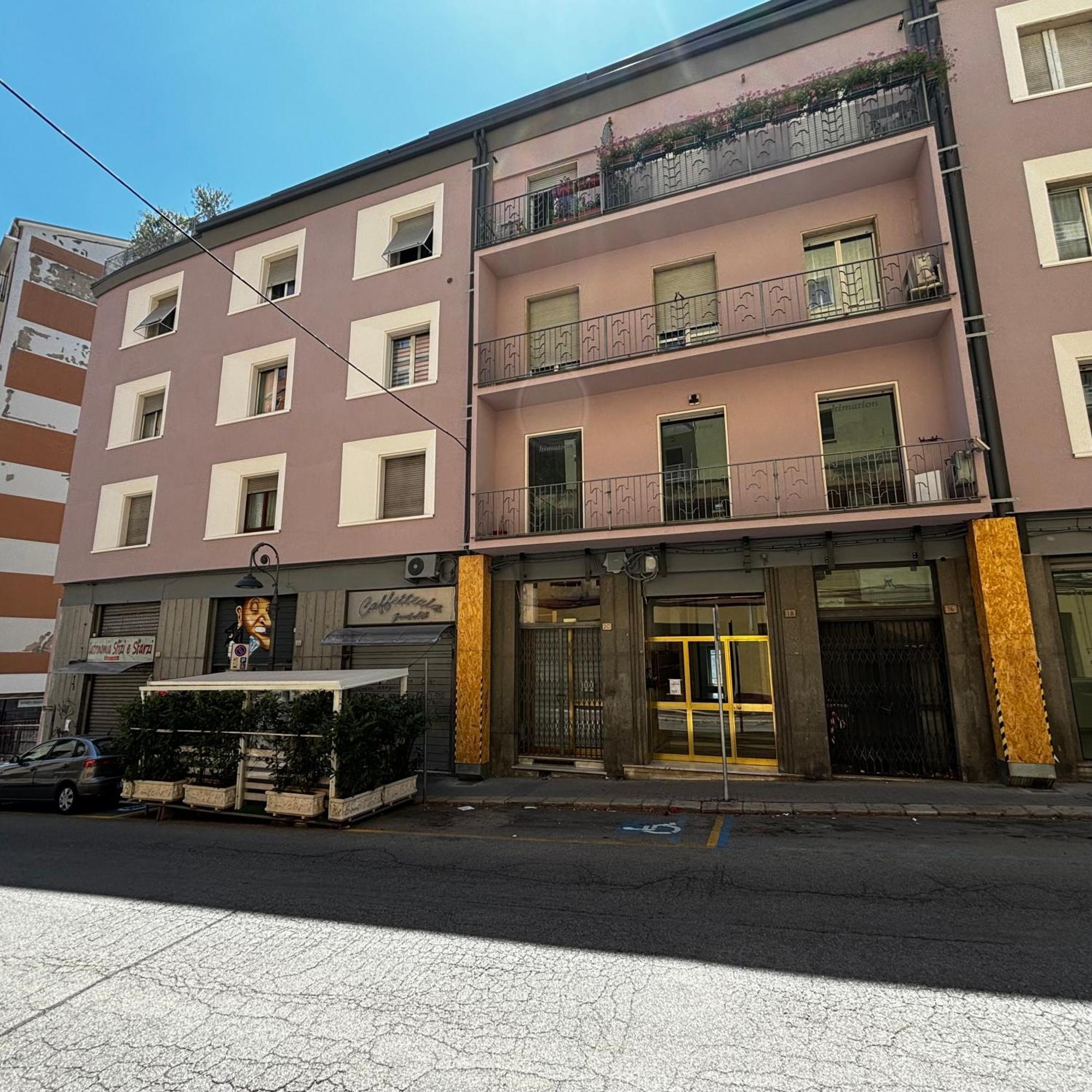 ESSENTIAL HOUSE in Centro Città con Parcheggio Privato e WIFI Potenza Exterior foto