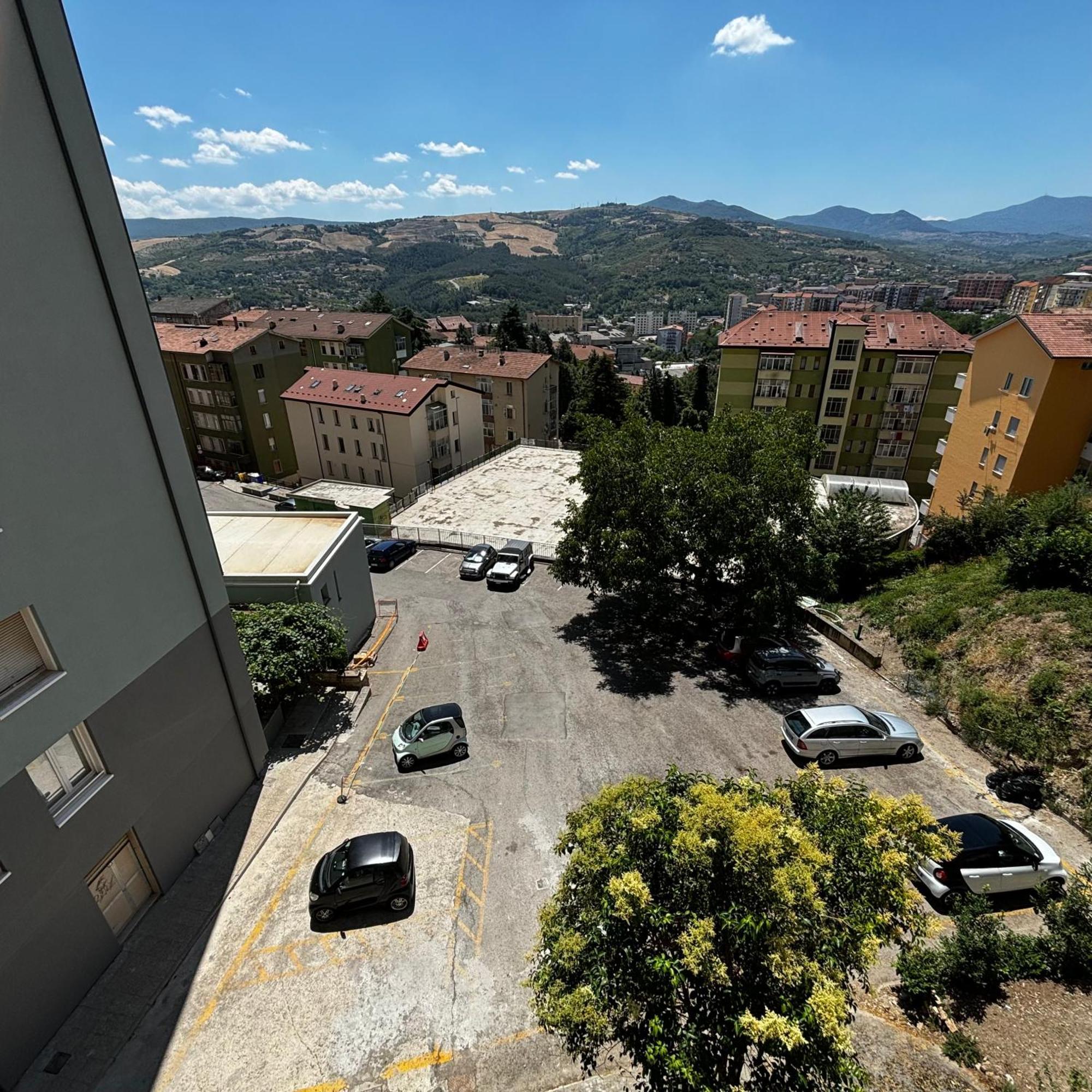 ESSENTIAL HOUSE in Centro Città con Parcheggio Privato e WIFI Potenza Exterior foto