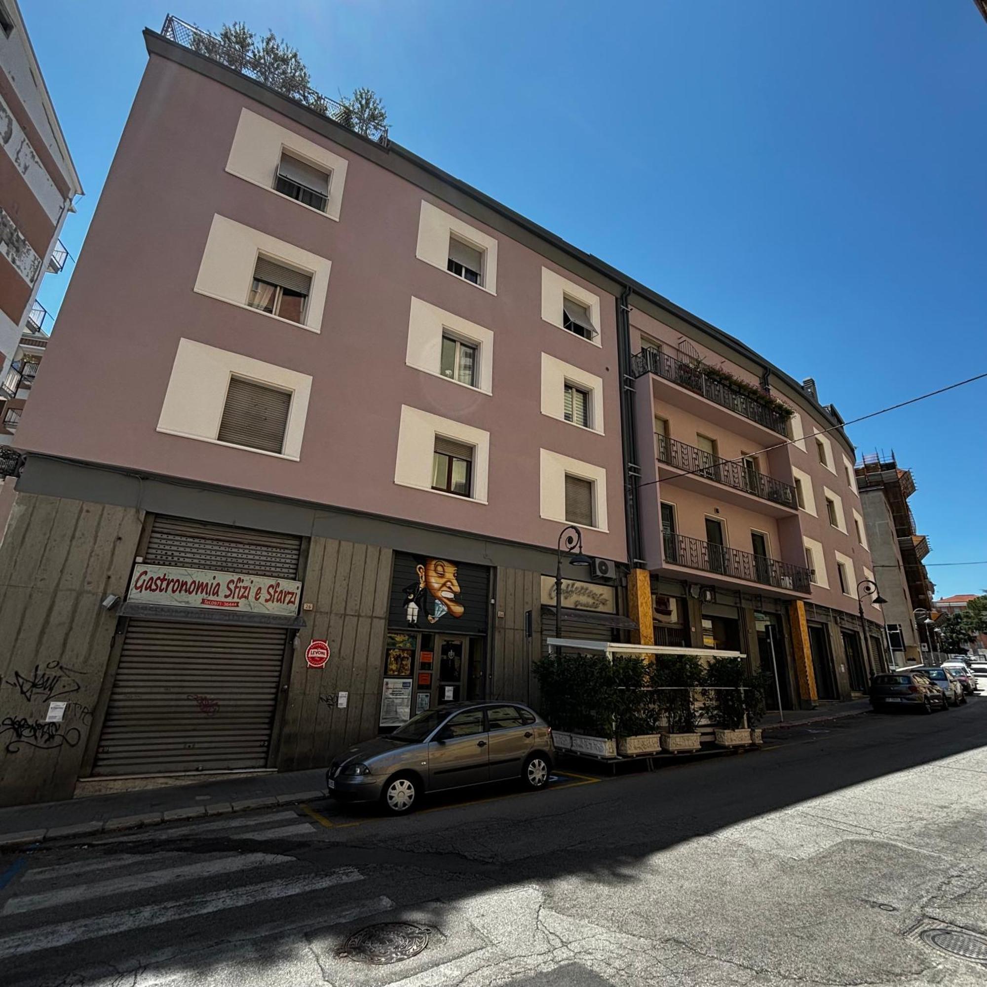ESSENTIAL HOUSE in Centro Città con Parcheggio Privato e WIFI Potenza Exterior foto